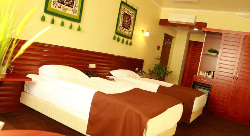 Green City Hotel Бішкек Екстер'єр фото