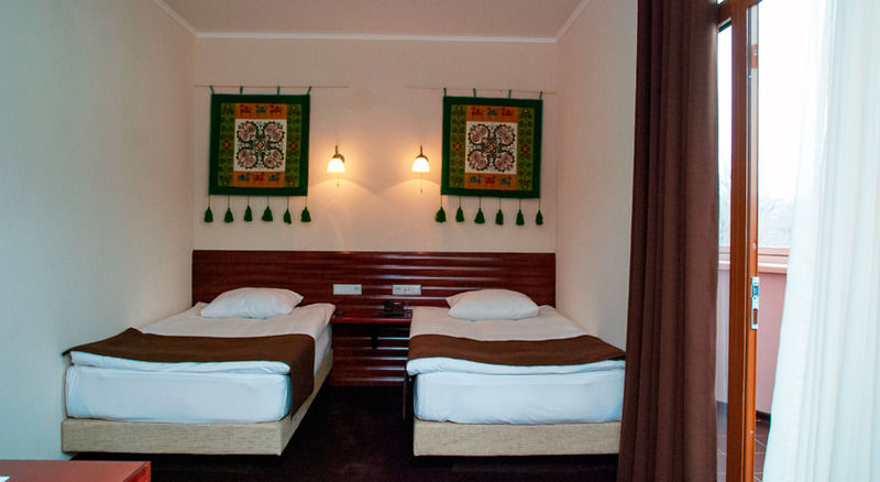 Green City Hotel Бішкек Екстер'єр фото