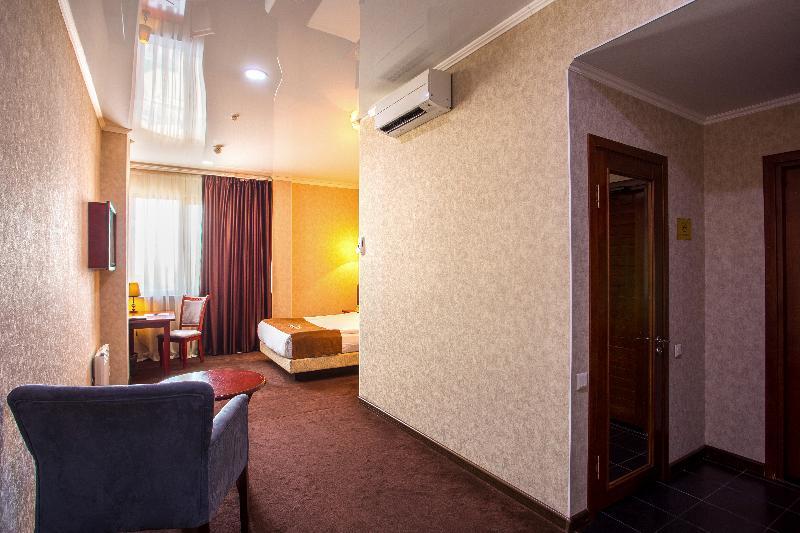 Green City Hotel Бішкек Екстер'єр фото