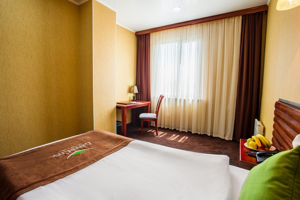 Green City Hotel Бішкек Екстер'єр фото