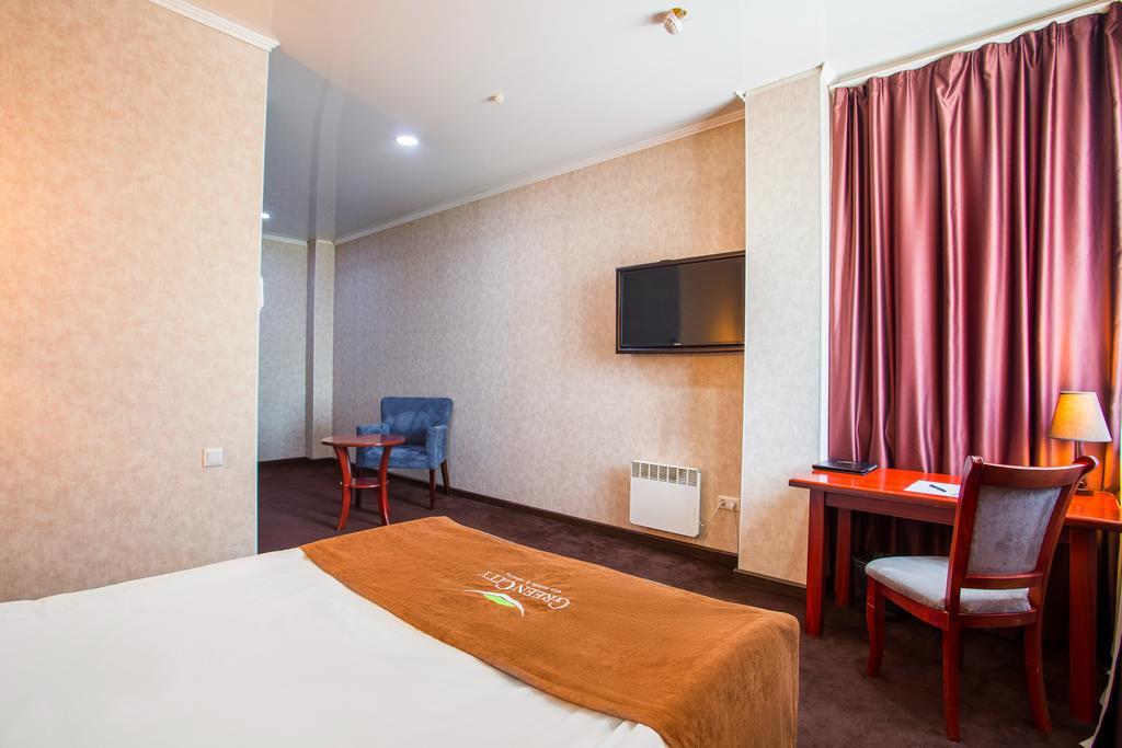 Green City Hotel Бішкек Екстер'єр фото
