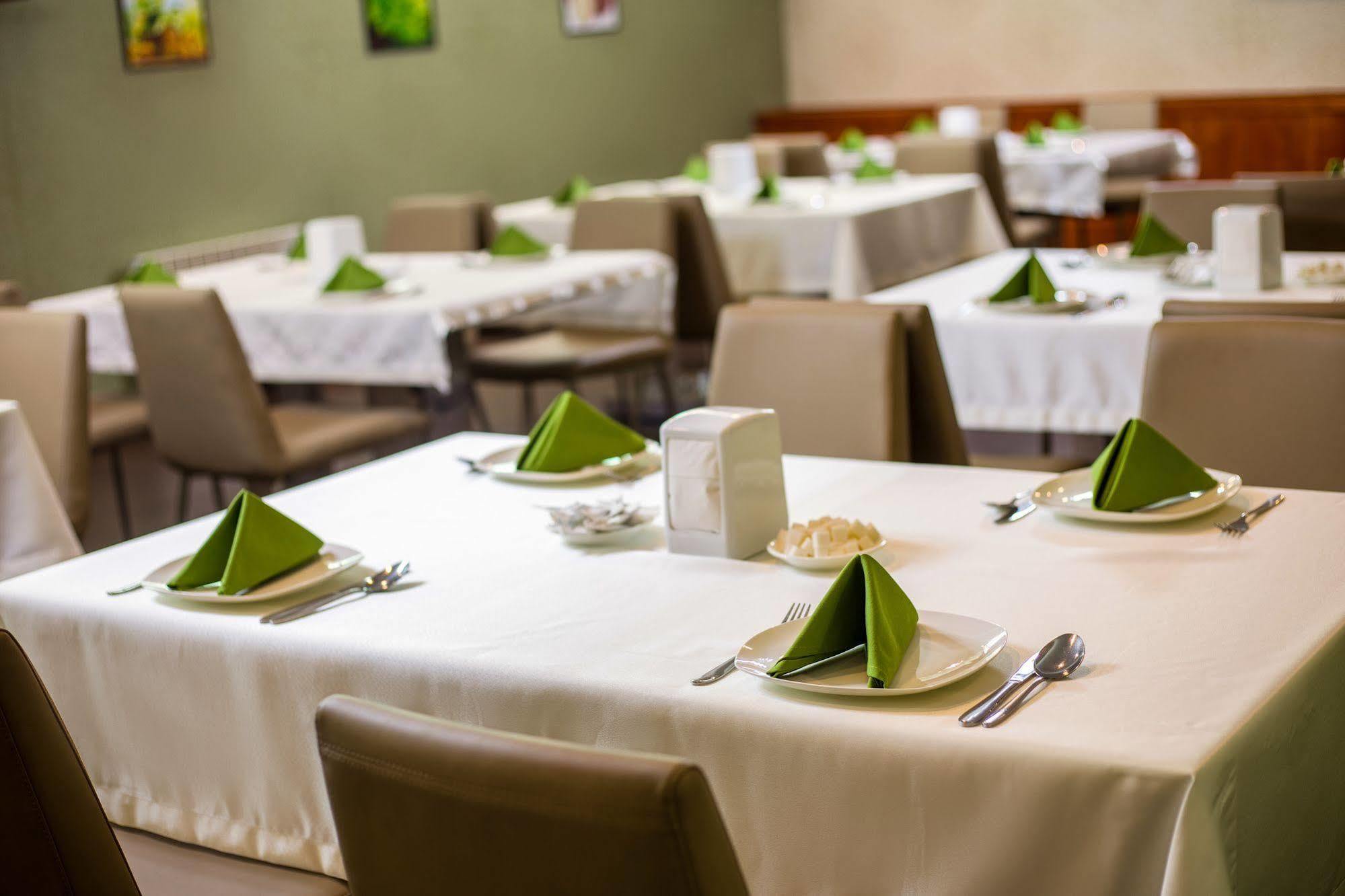 Green City Hotel Бішкек Екстер'єр фото
