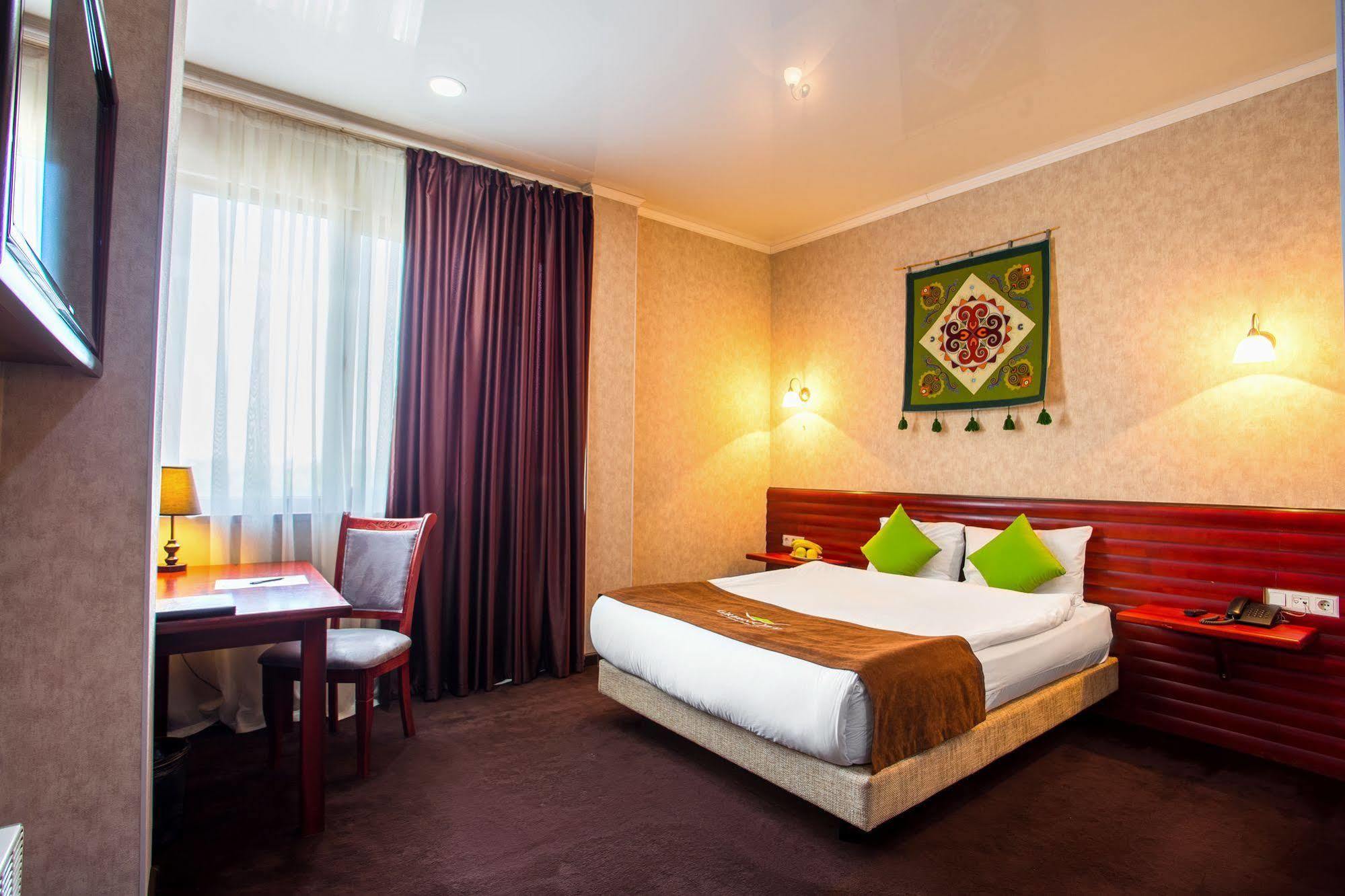 Green City Hotel Бішкек Екстер'єр фото