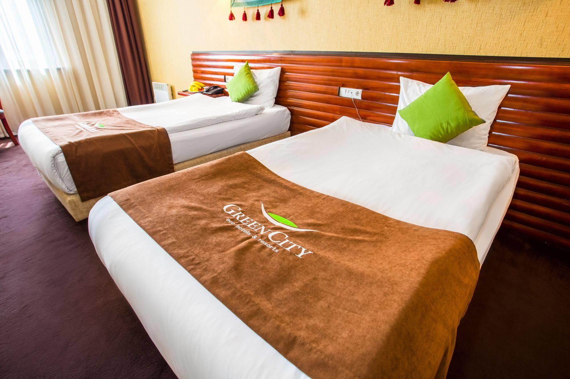 Green City Hotel Бішкек Екстер'єр фото