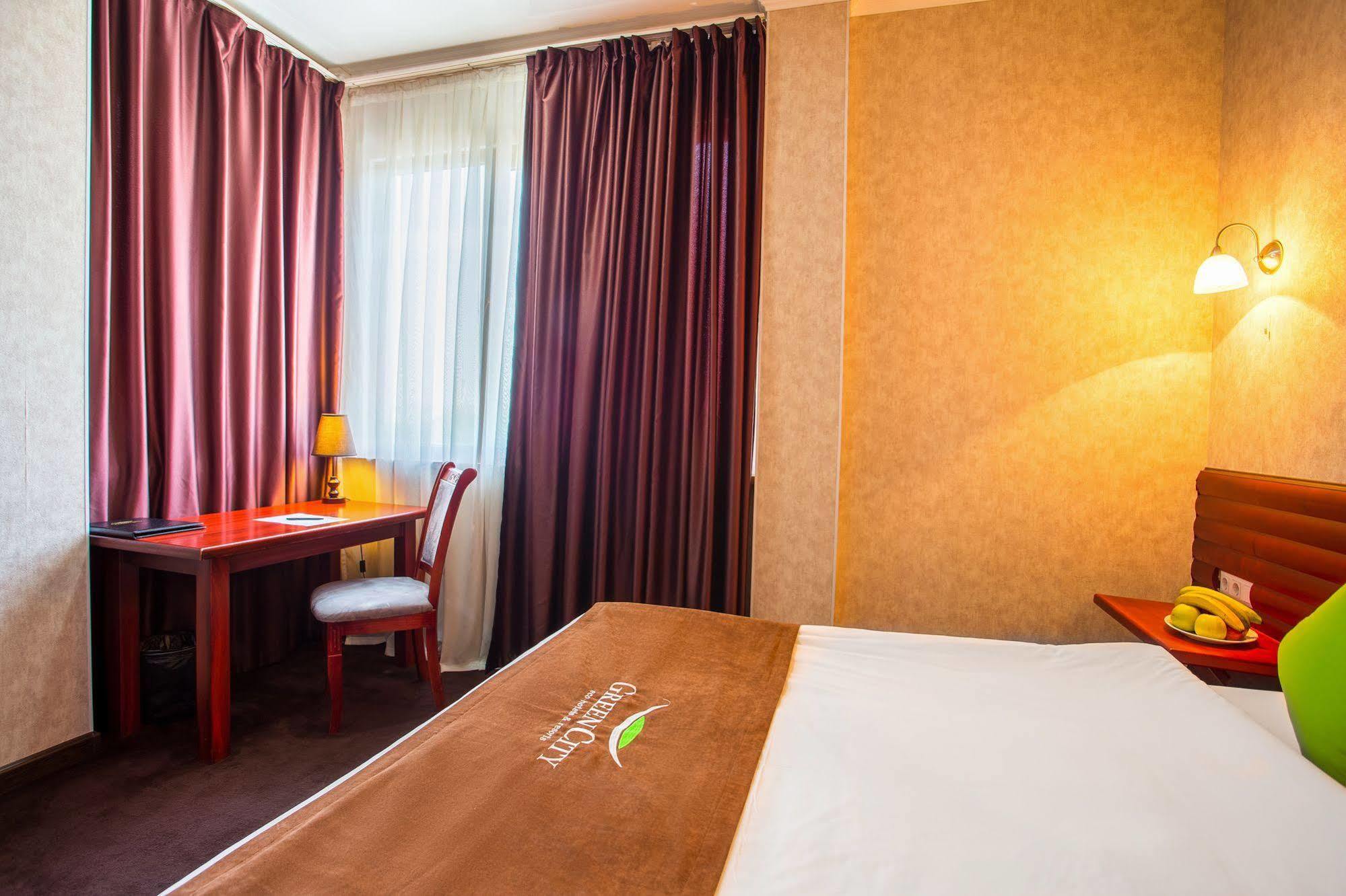 Green City Hotel Бішкек Екстер'єр фото