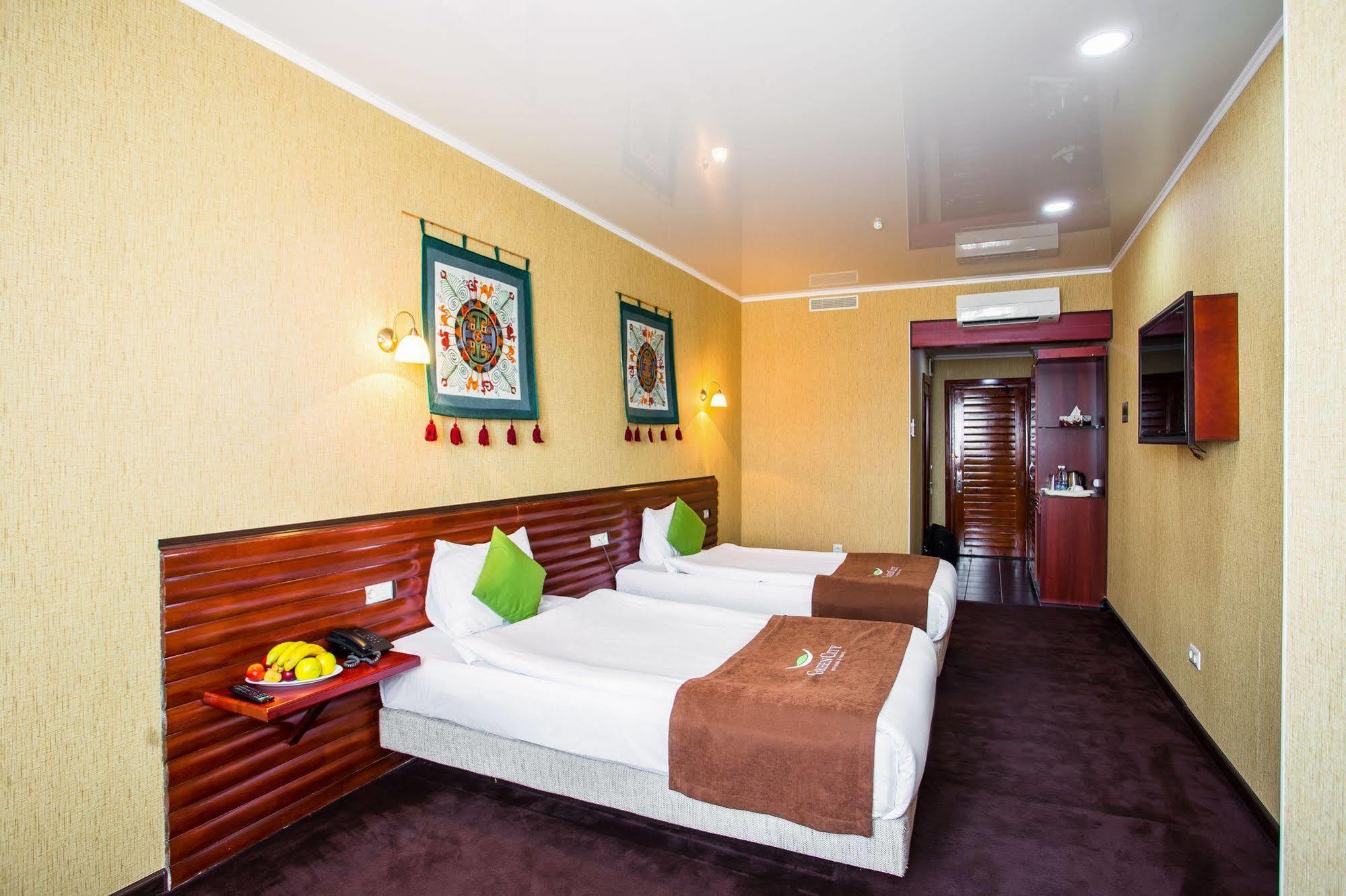 Green City Hotel Бішкек Екстер'єр фото
