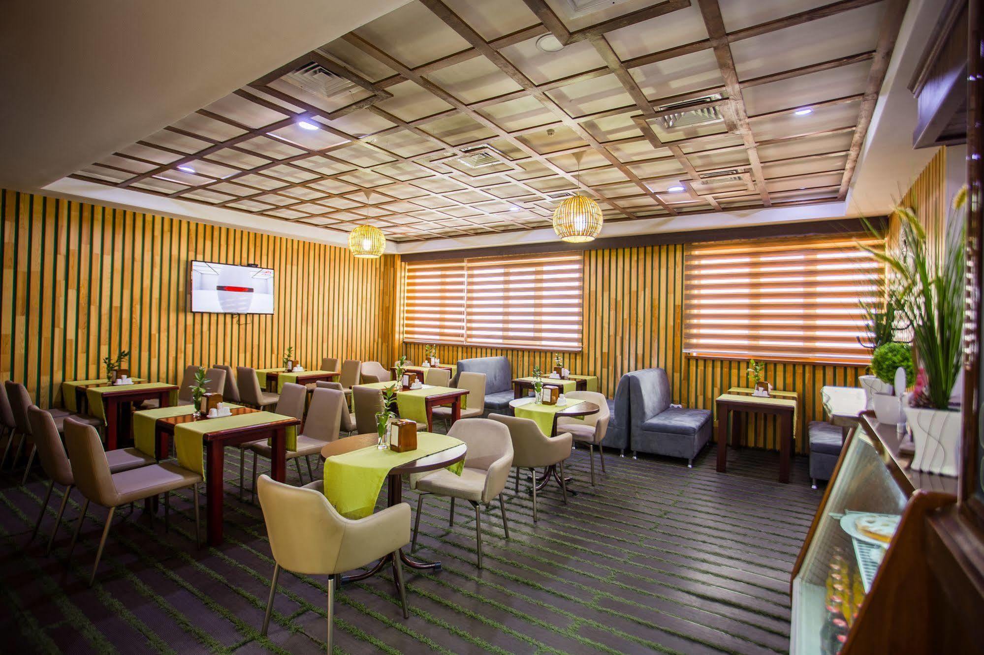 Green City Hotel Бішкек Екстер'єр фото